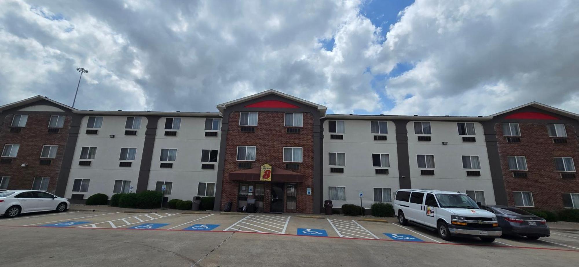 Super 8 By Wyndham Irving Dfw Airport/South Hotell Eksteriør bilde